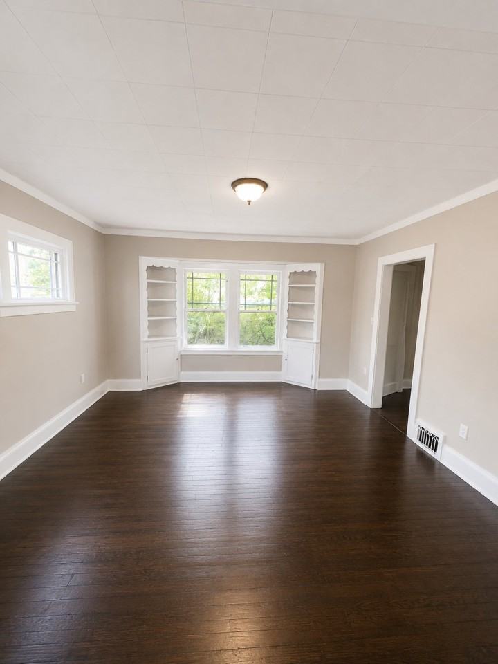 1462 Parkhill Rd - Photo 4 of 15