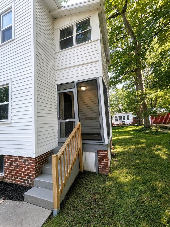1462 Parkhill Rd - Photo 5 of 17