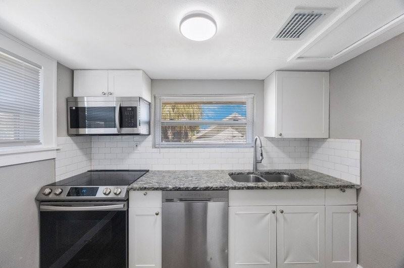 955 9th Ave S #A - Photo 2 of 8