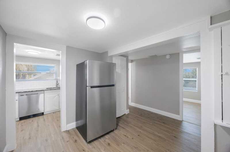 955 9th Ave S #A - Photo 3 of 8
