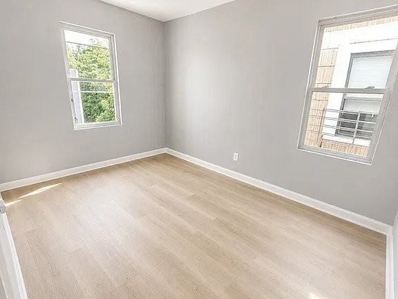 364 11th Ave #6 - Photo 4 of 5