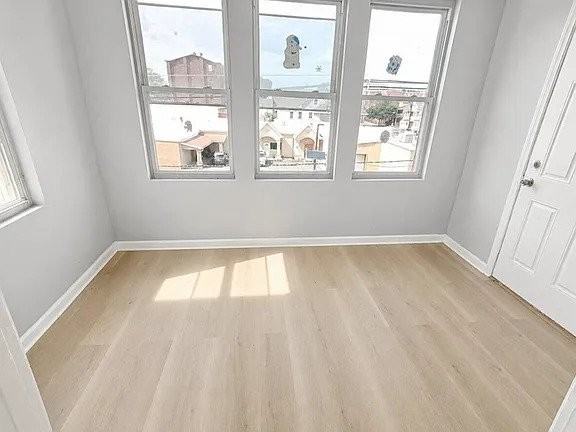 364 11th Ave #6 - Photo 5 of 5