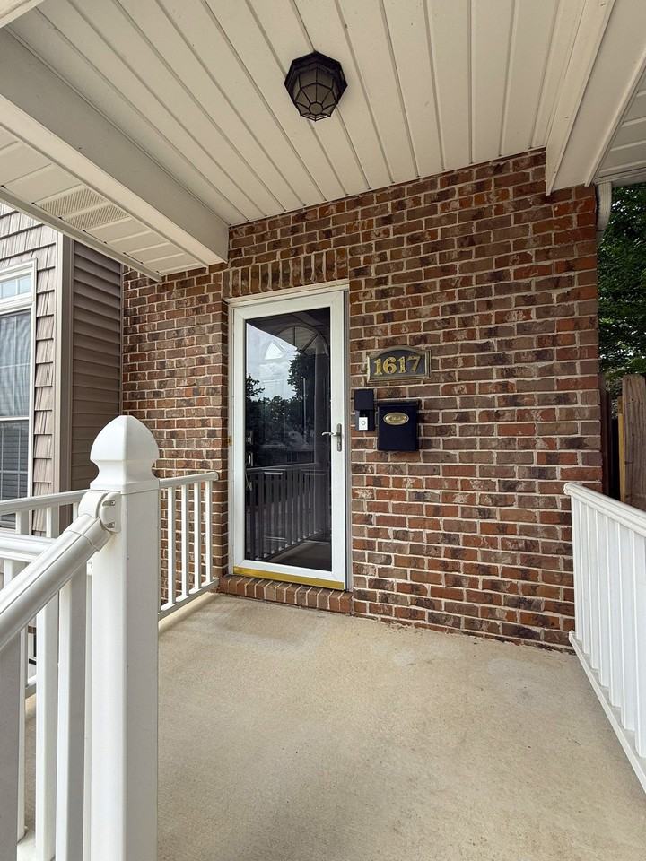 1617 Forest Ave - Photo 3 of 17
