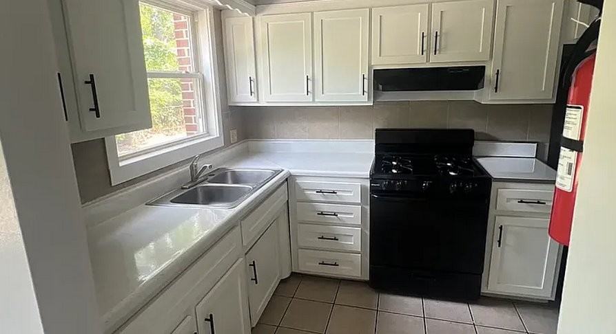 1995 Dock St #D13 - Photo 3 of 15