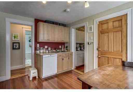 71 Euston Rd #1 - Photo 7 of 25