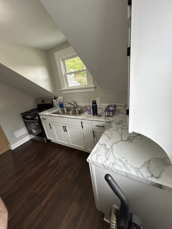 1003 Jones Ave - Photo 2 of 17