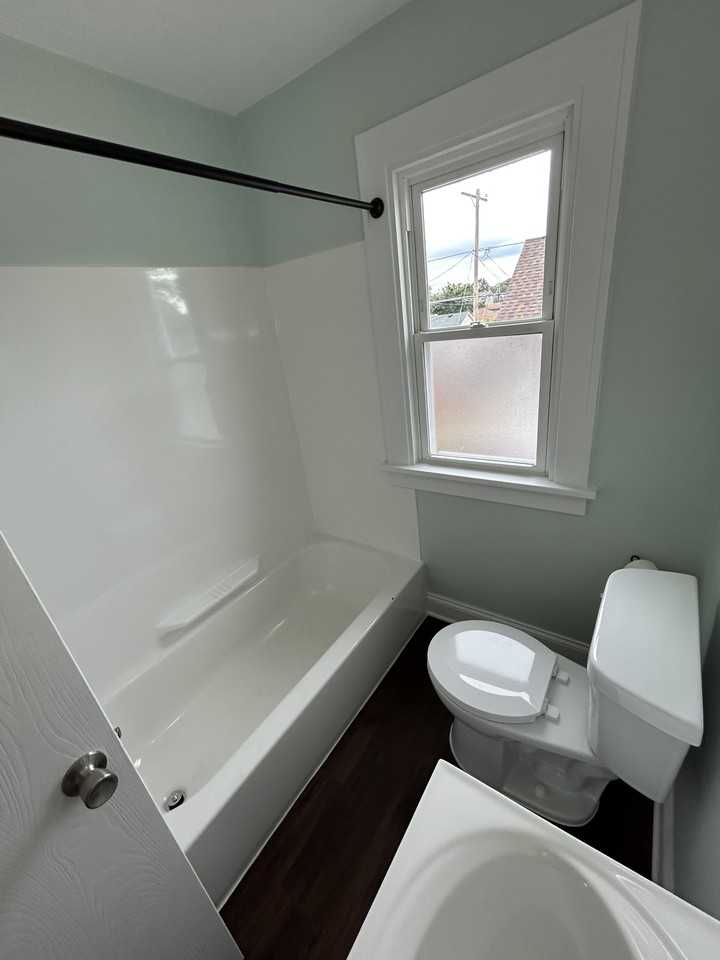 1003 Jones Ave - Photo 5 of 17