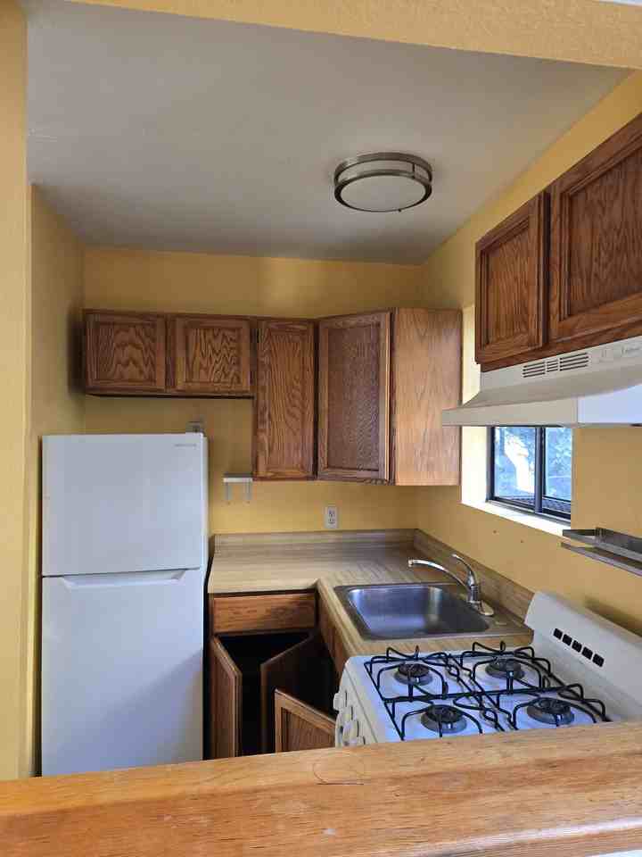 2124 5th Ave #B - Photo 2 of 6