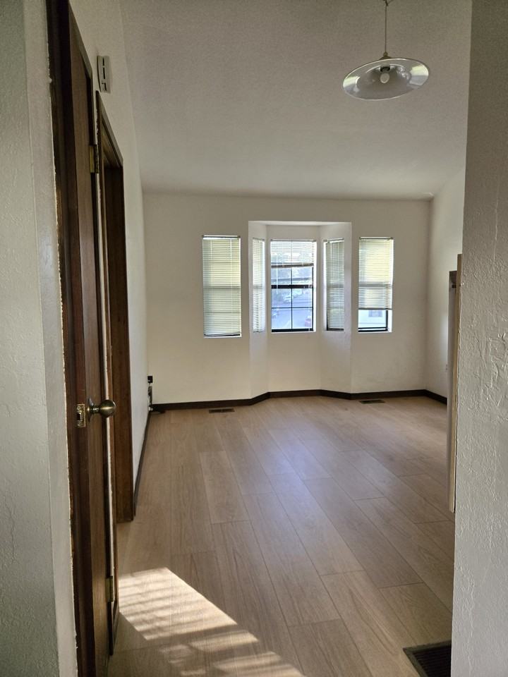 2124 5th Ave #B - Photo 5 of 6