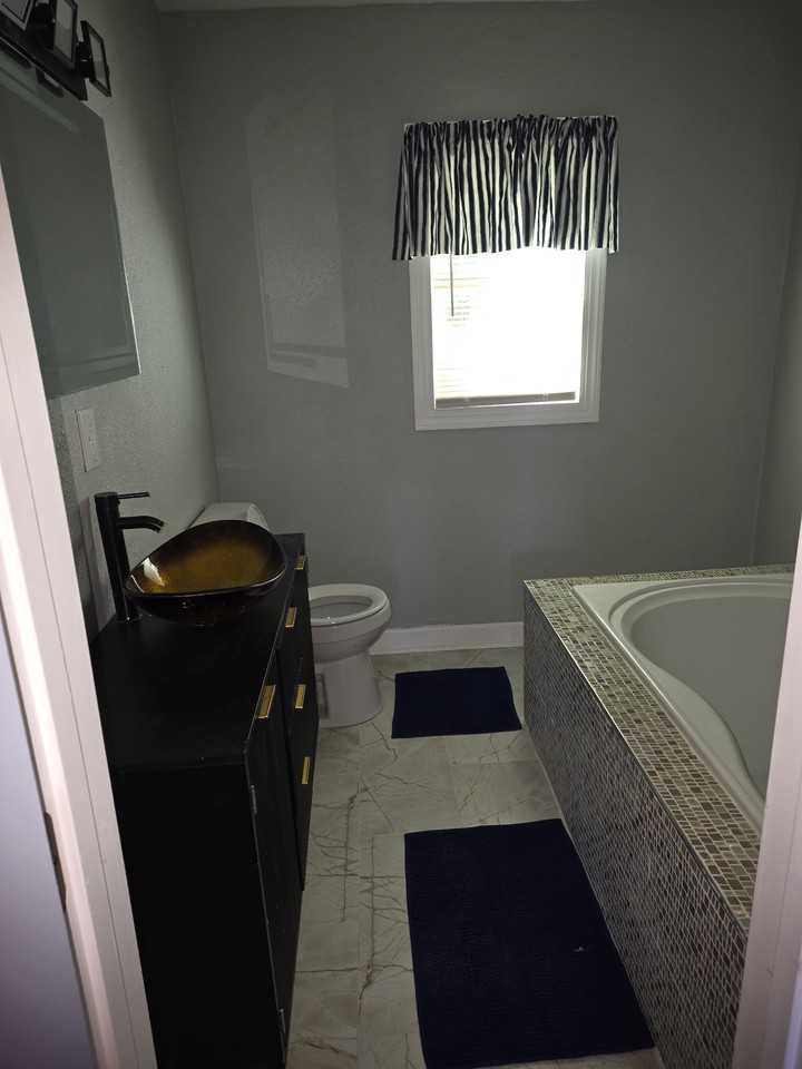 927 11th St #NA - Photo 5 of 8
