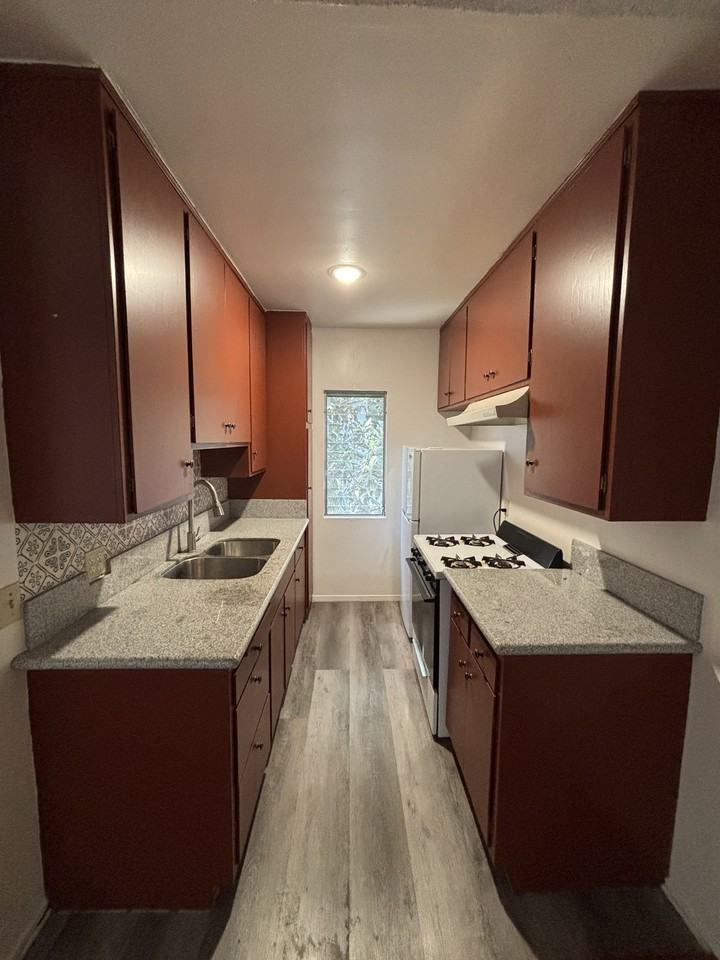 5213 Meridian St #5 - Photo 5 of 16