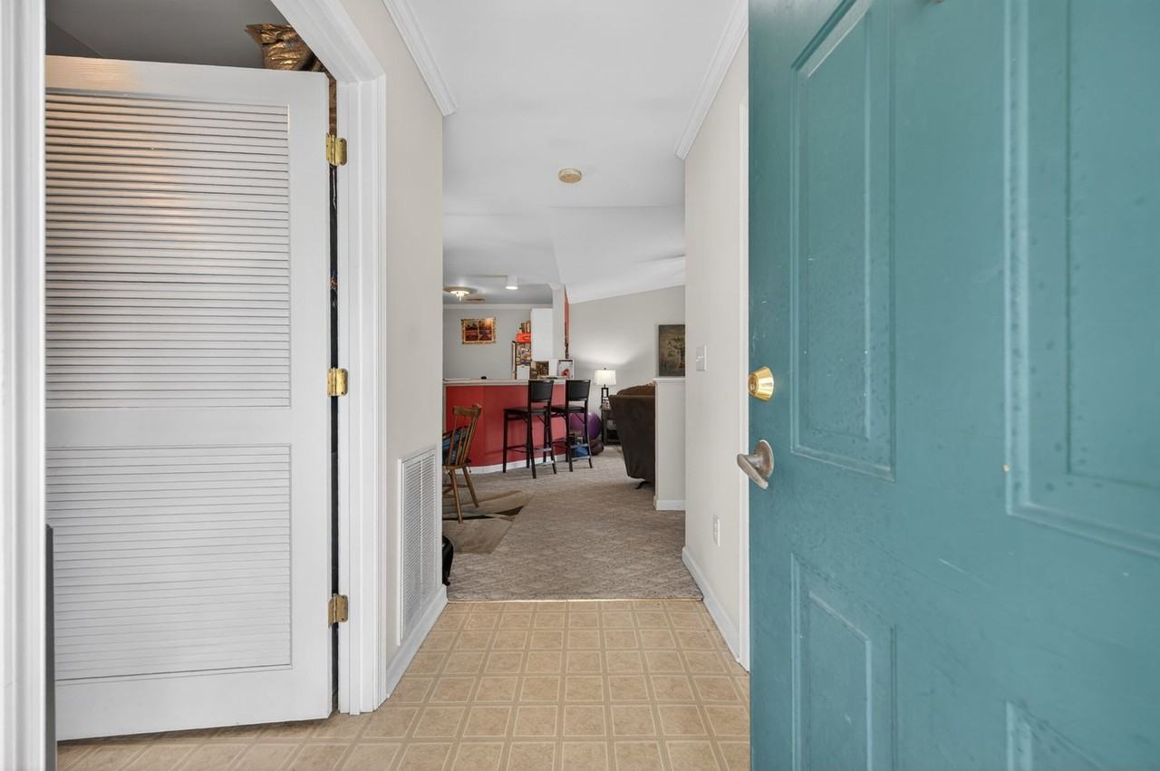 215 S Knollwood Dr - Photo 3 of 27