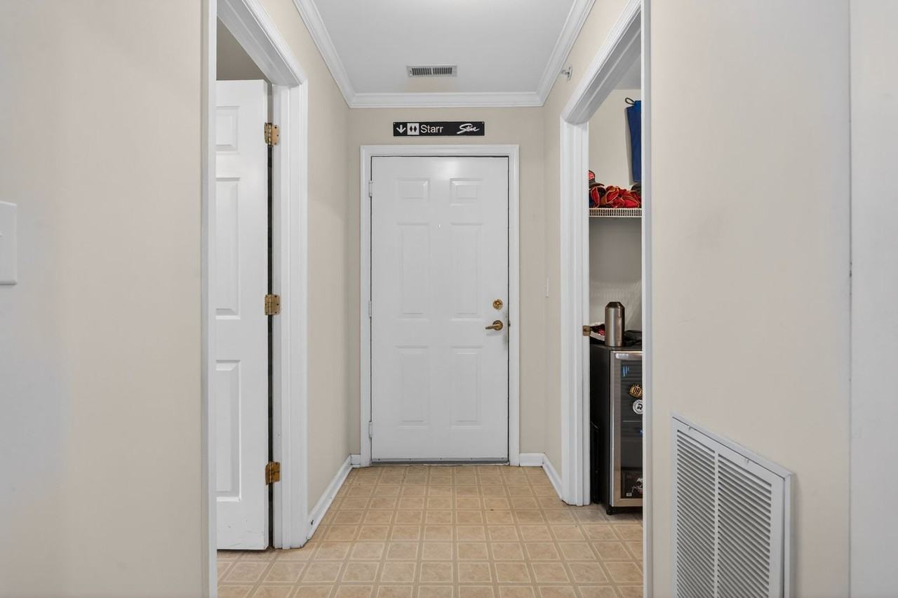 215 S Knollwood Dr - Photo 4 of 27