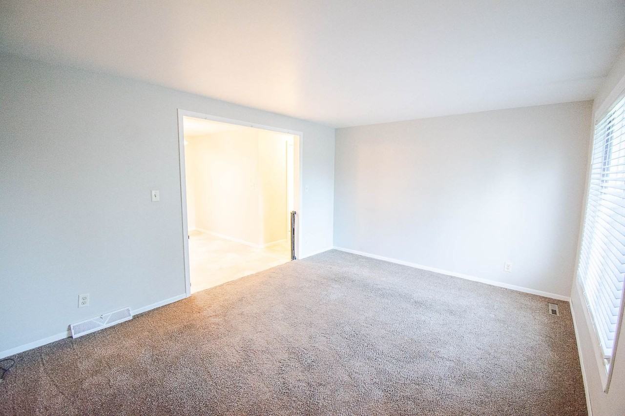 2110 26th Ave Nw - Photo 3 of 25