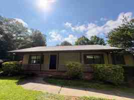 featured image of 901 Locke Dr