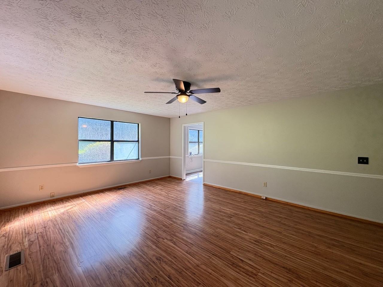 901 Locke Dr - Photo 2 of 30