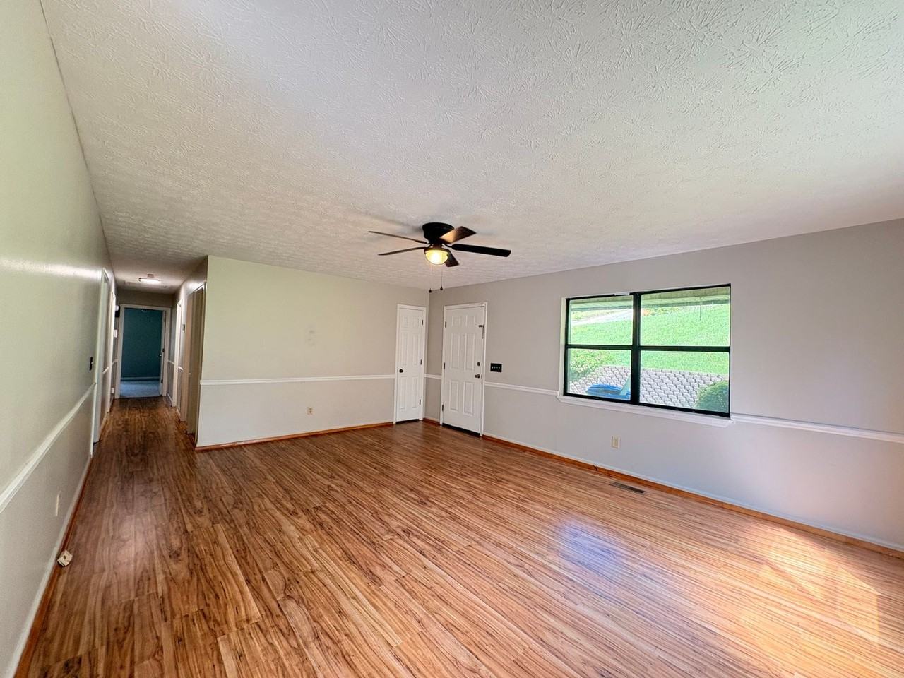 901 Locke Dr - Photo 3 of 30