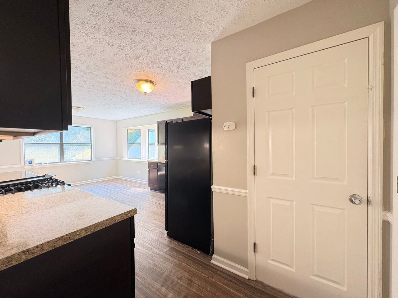 901 Locke Dr - Photo 6 of 30