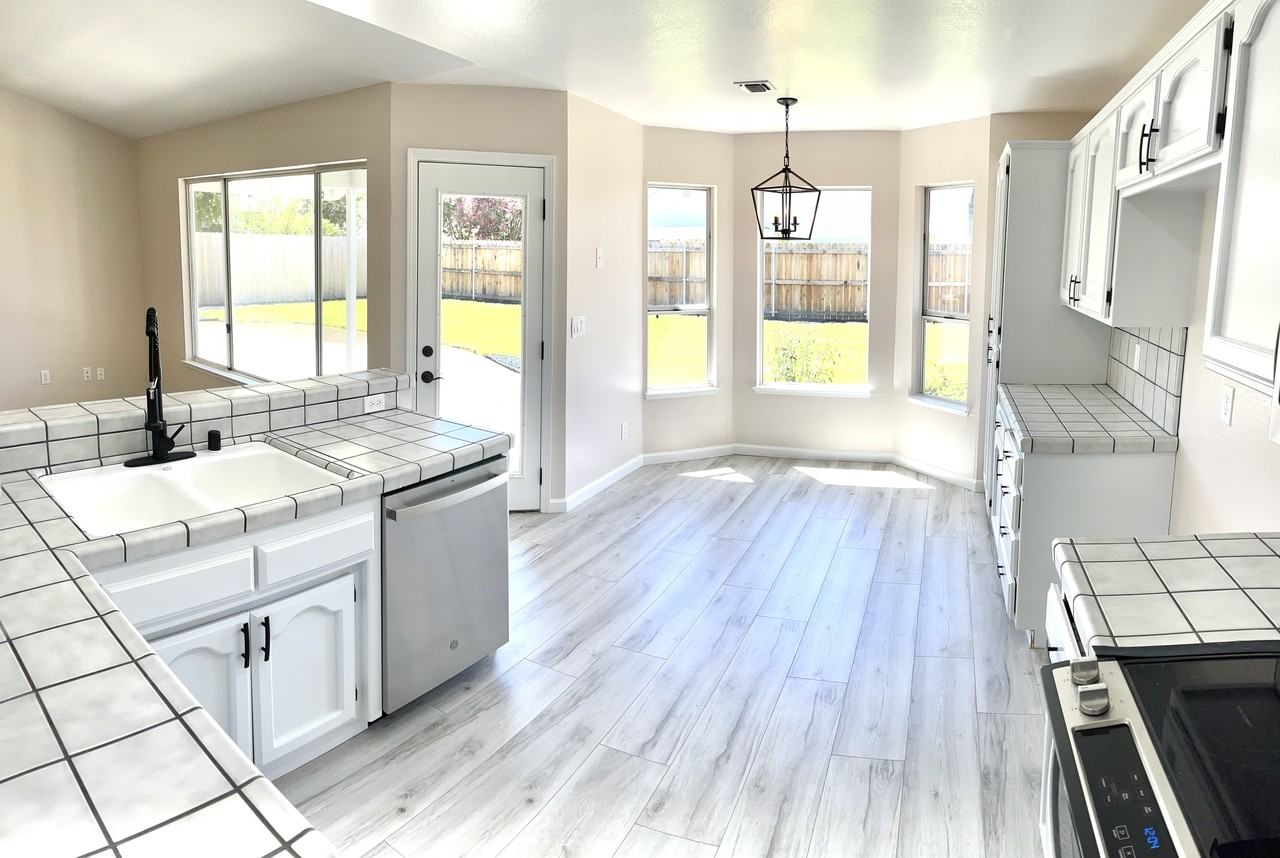 1654 Rebecca Dr #NA - Photo 3 of 21