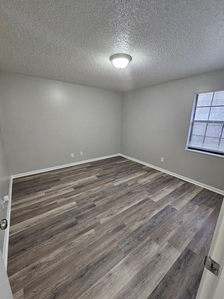 4506 Hutton Rd - Photo 6 of 10