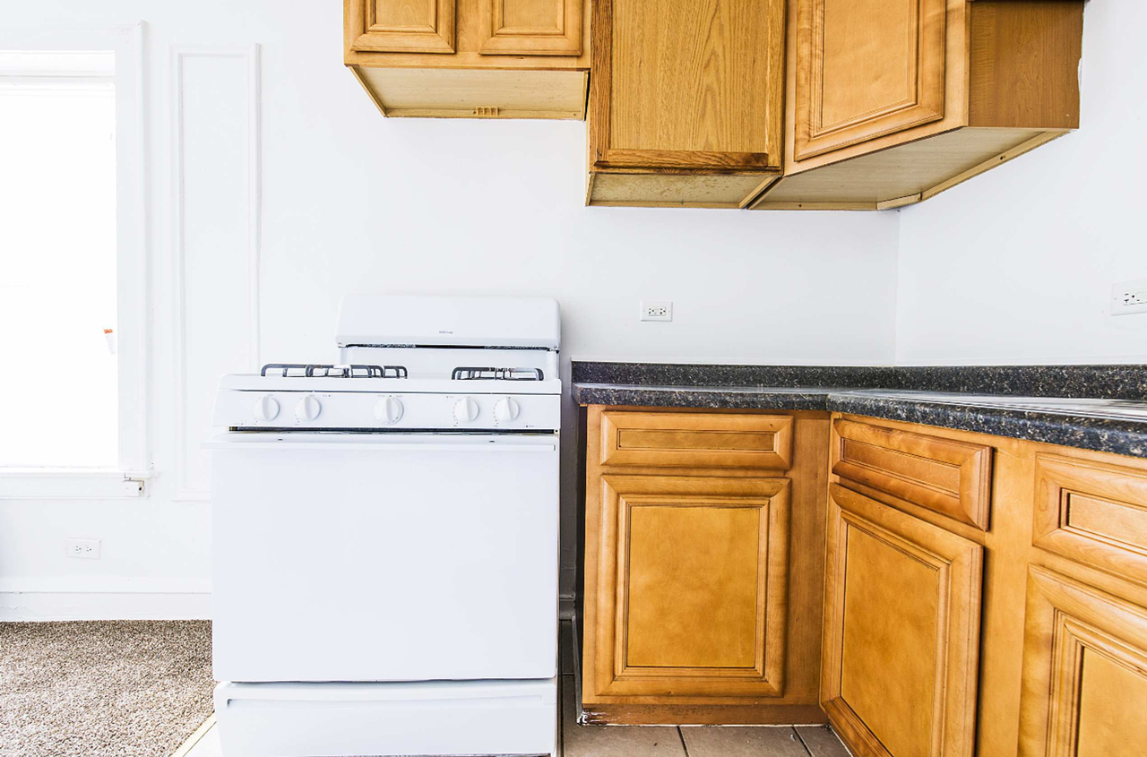 1615 W 77th - Photo 3 of 5
