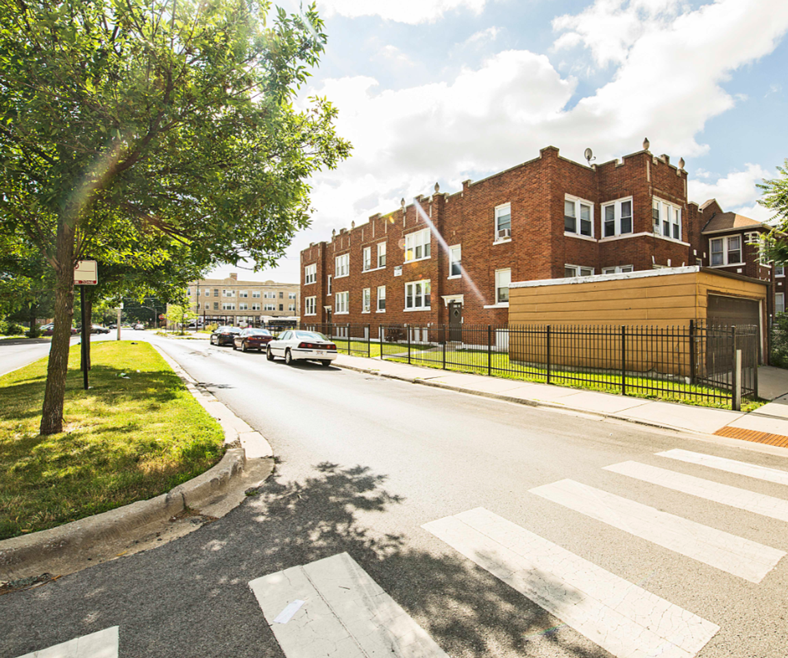 1615 W 77th - Photo 4 of 5