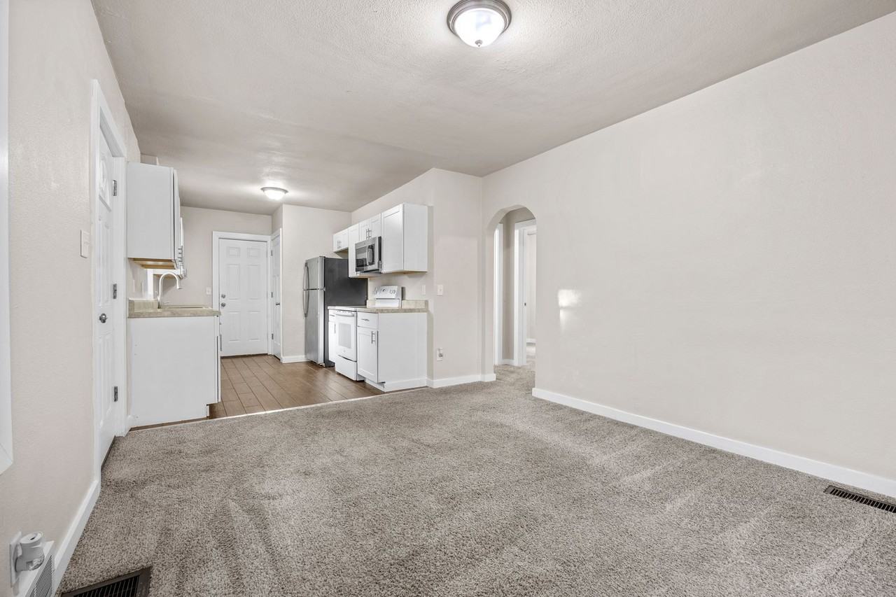 2900 Oxford St - Photo 4 of 16