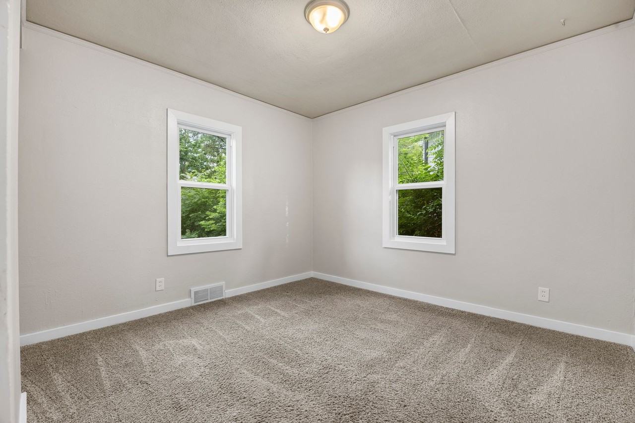 2900 Oxford St - Photo 5 of 16
