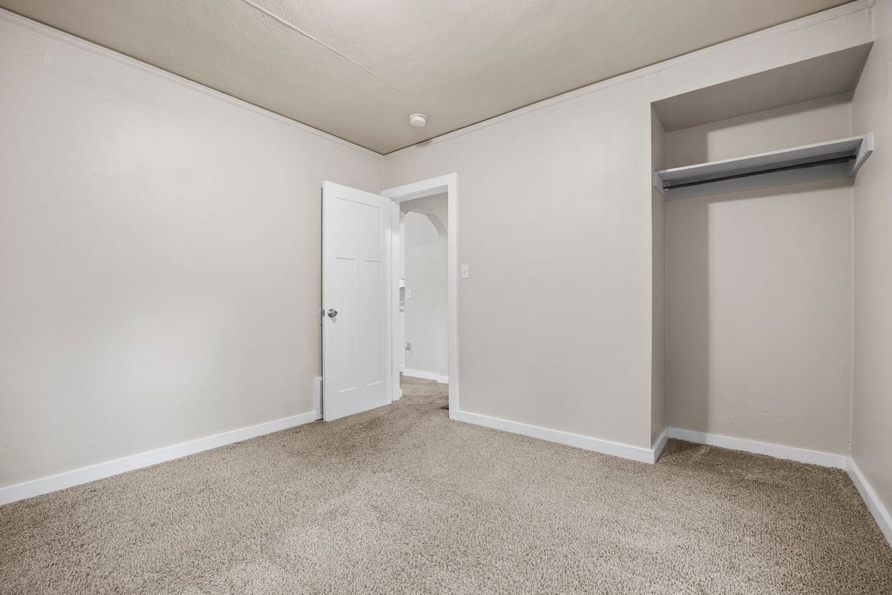 2900 Oxford St - Photo 6 of 16