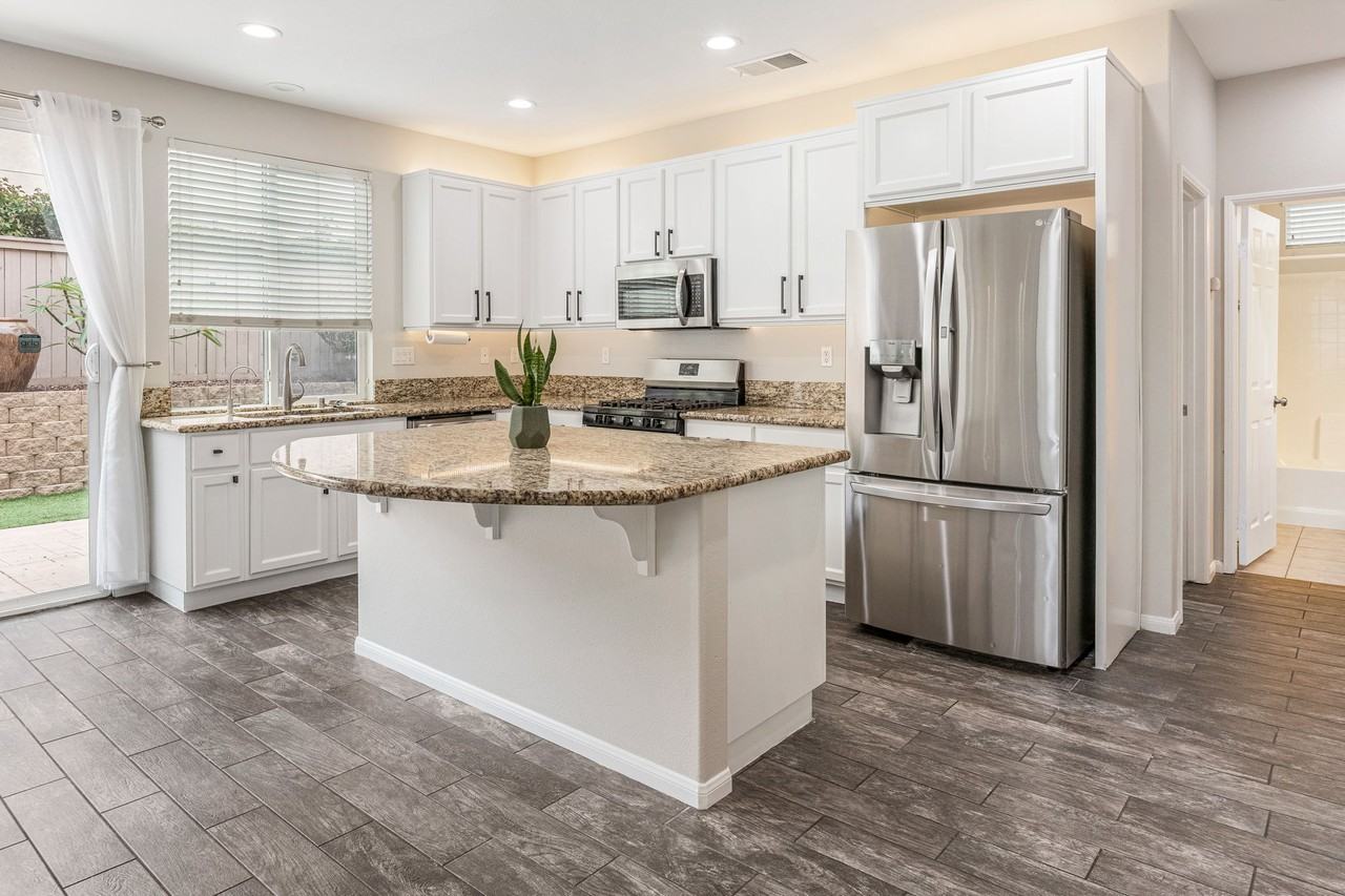 1553 Yanonali Ave - Photo 6 of 29