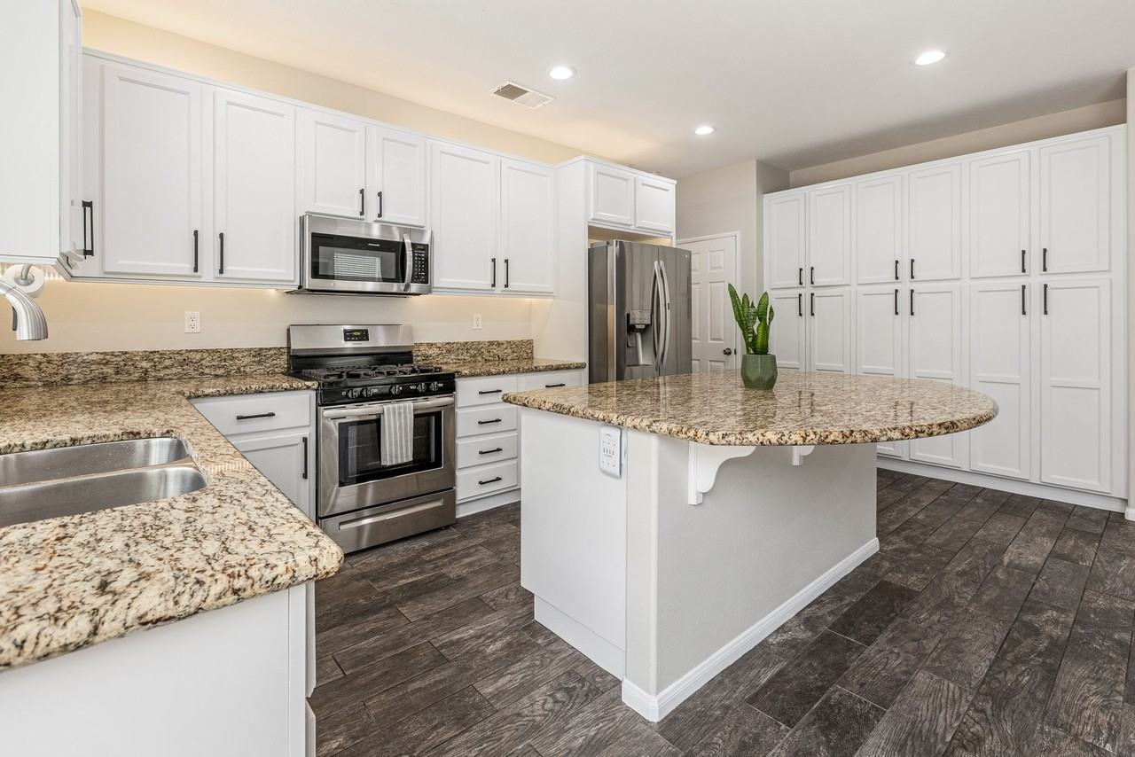 1553 Yanonali Ave - Photo 7 of 29