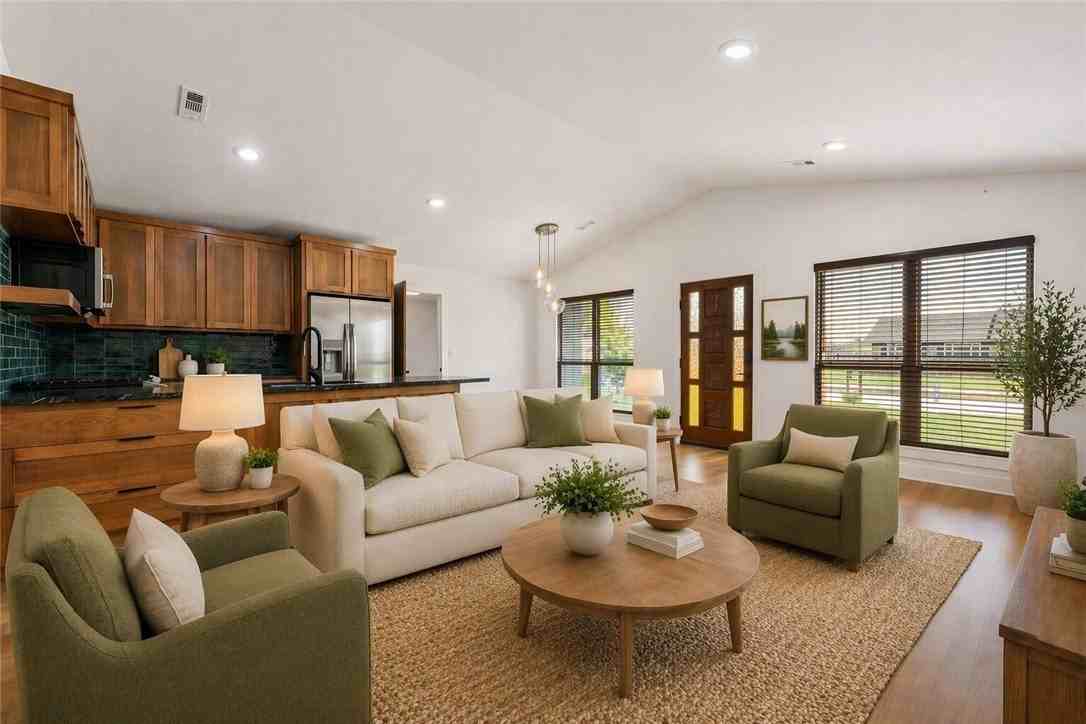 1808 Sw D St - Photo 3 of 40
