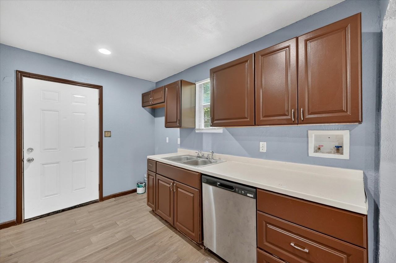 601 Royal St #1 - Photo 7 of 27