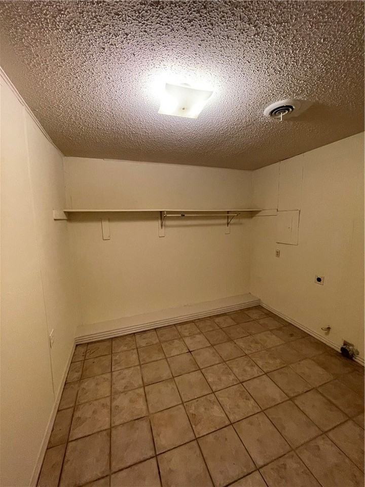 3102 Scott Ln - Photo 4 of 10