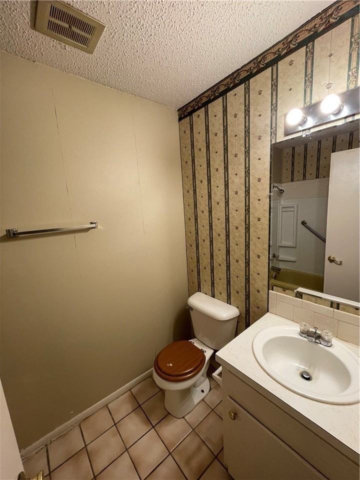 3102 Scott Ln - Photo 5 of 10