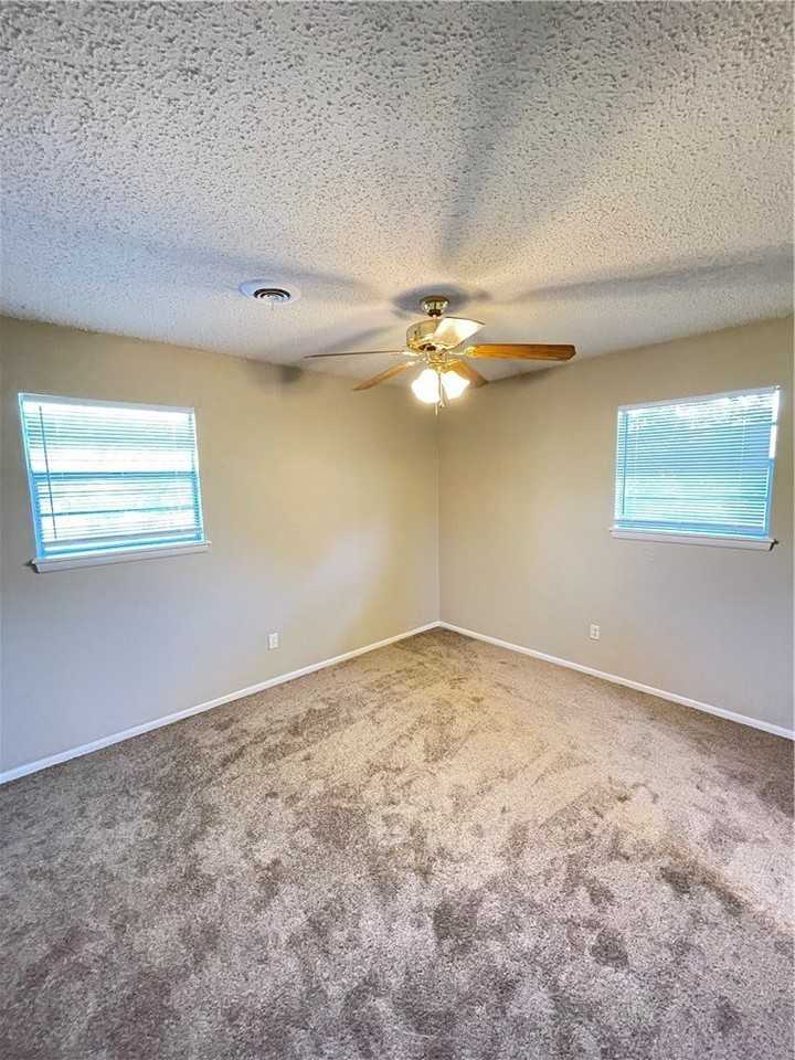3102 Scott Ln - Photo 7 of 10