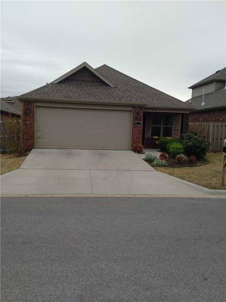2640 N Arroyo Ave - Photo 2 of 9