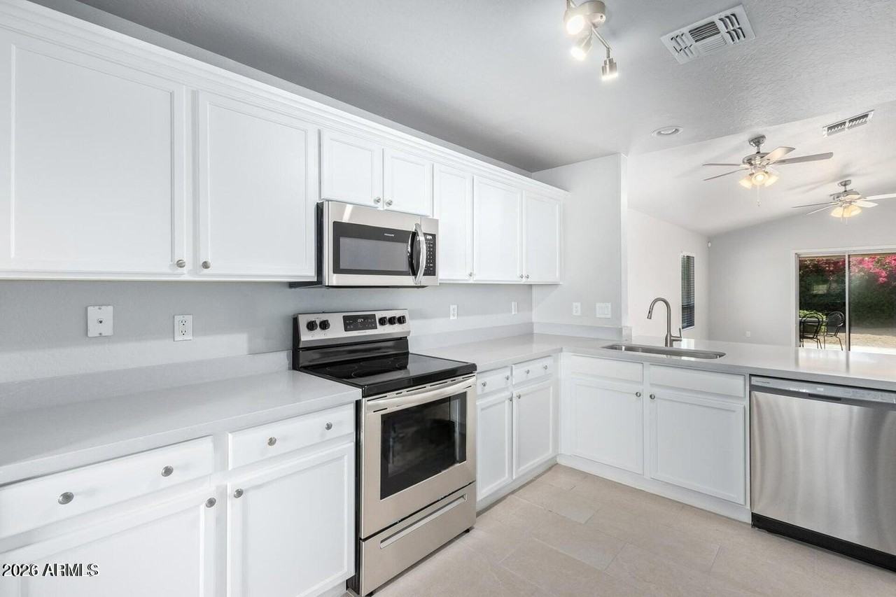 17715 W Redfield Rd - Photo 2 of 33