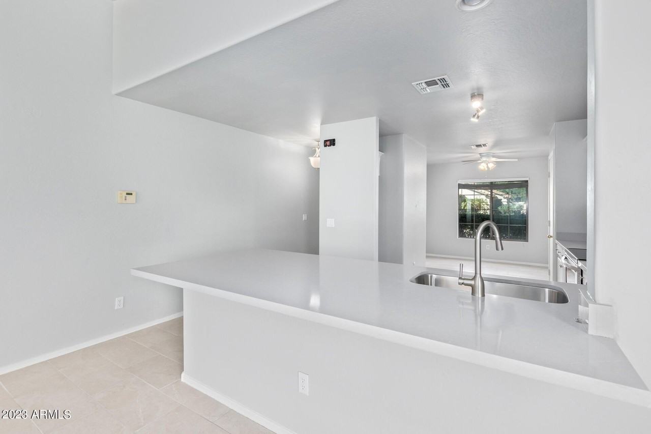17715 W Redfield Rd - Photo 4 of 33