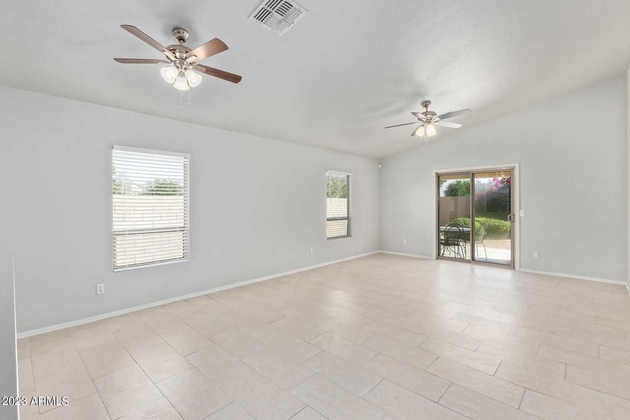 17715 W Redfield Rd - Photo 6 of 33