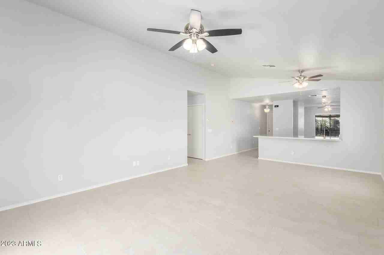 17715 W Redfield Rd - Photo 7 of 33