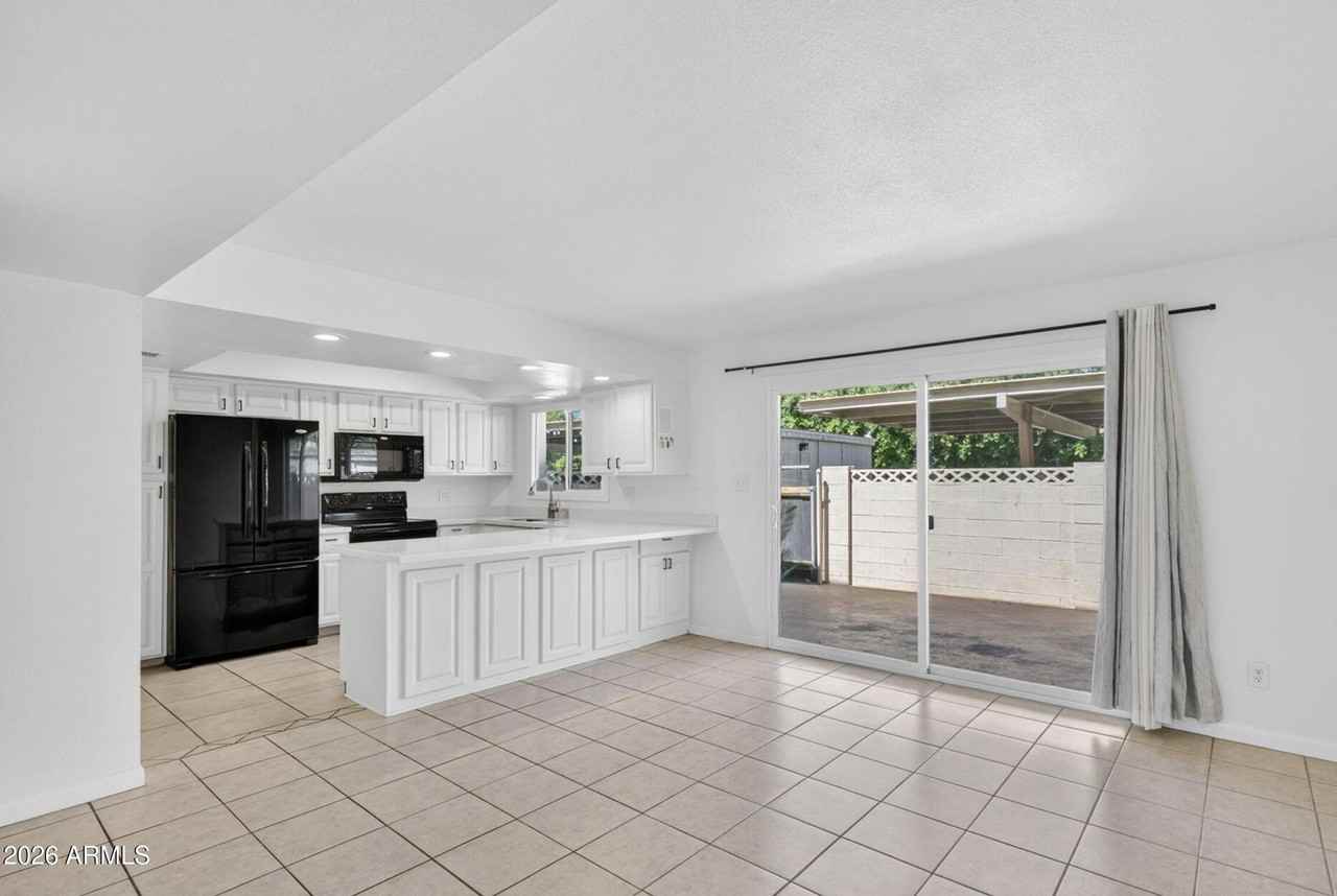8548 E Mcdonald Dr - Photo 5 of 7