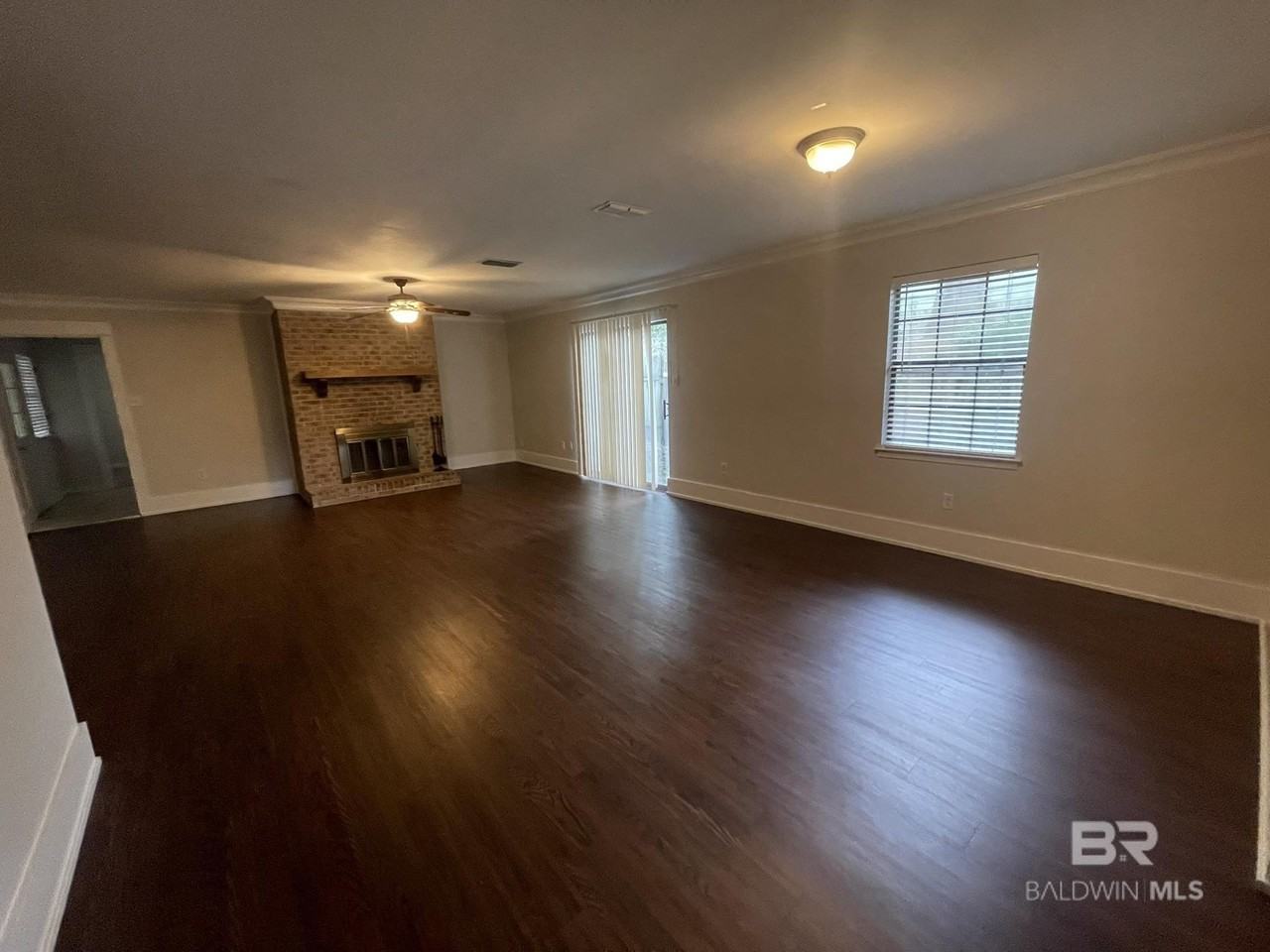 107 Brentwood Dr - Photo 2 of 19