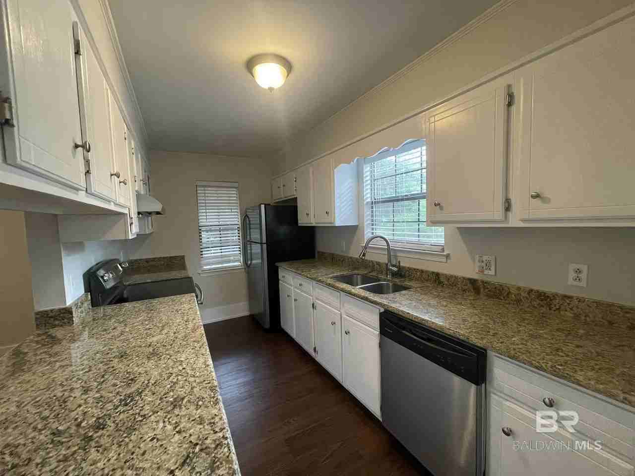 107 Brentwood Dr - Photo 3 of 19