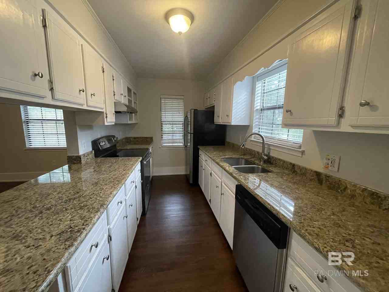 107 Brentwood Dr - Photo 4 of 19