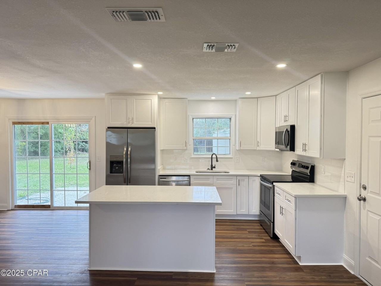 312 Missouri Ave - Photo 5 of 19