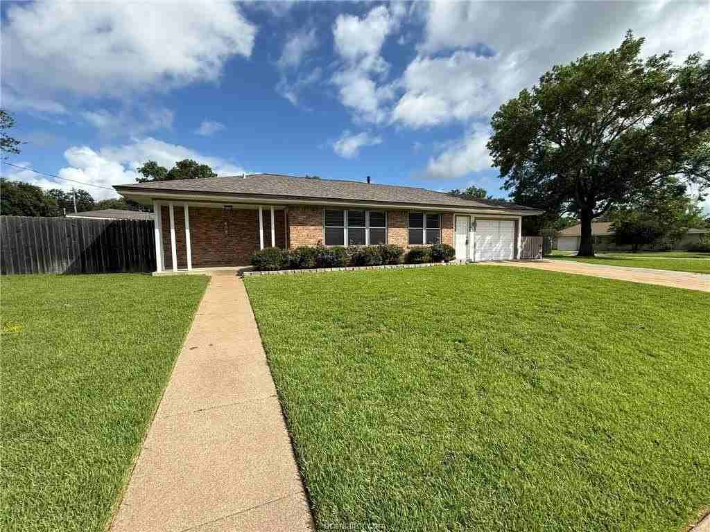 408 Brookside Dr W - Photo 2 of 26
