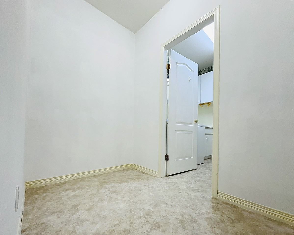 15422 78A Ave - Photo 6 of 10