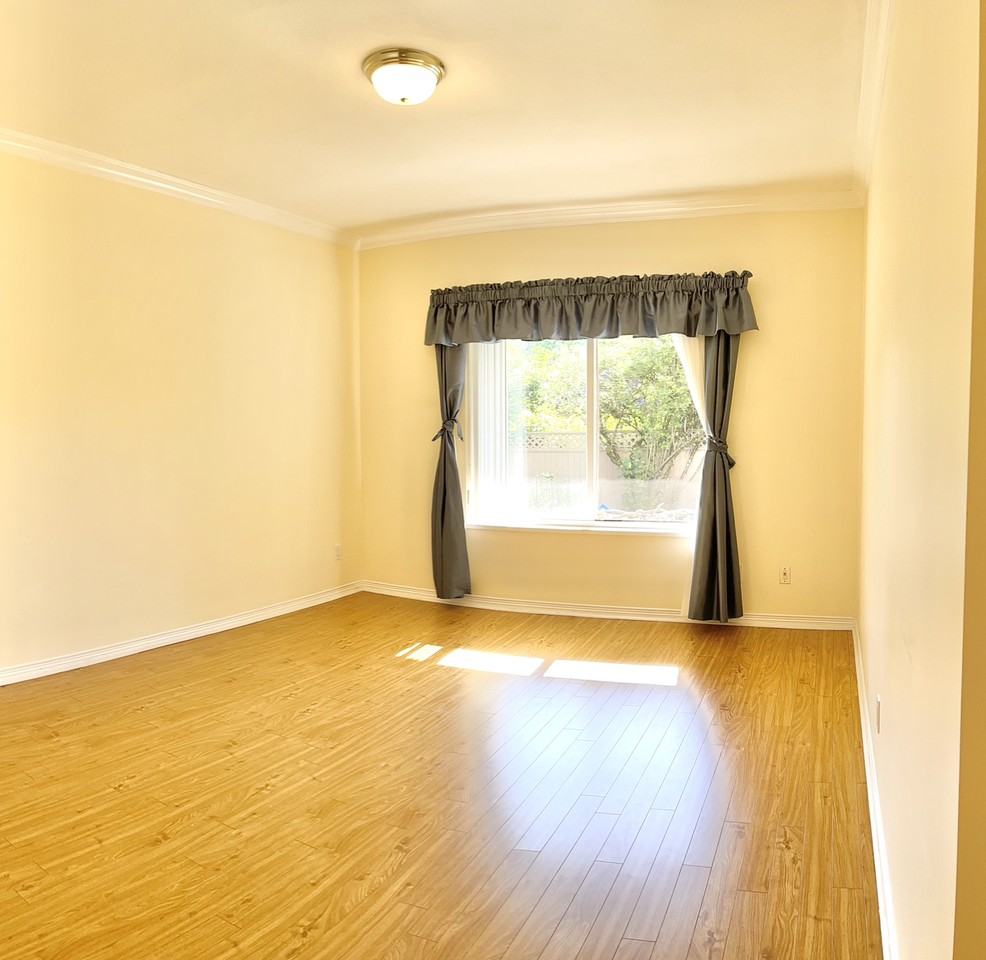 15422 78A Ave - Photo 4 of 10