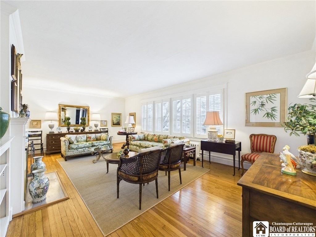 422 York St - Photo 3 of 47